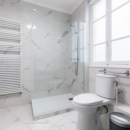 Апартаменты Beautiful Chic 5-room In Marais & Bastille On Foot Париж